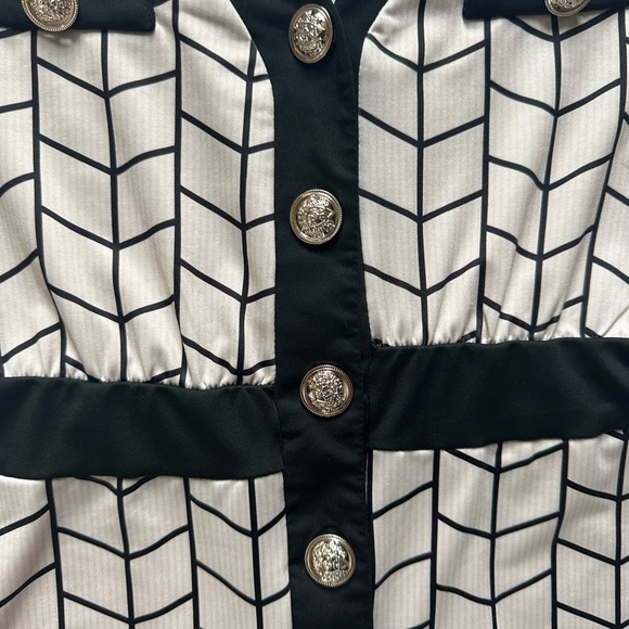 Chic Black and White Patterned Dress - Picture 5 of 6